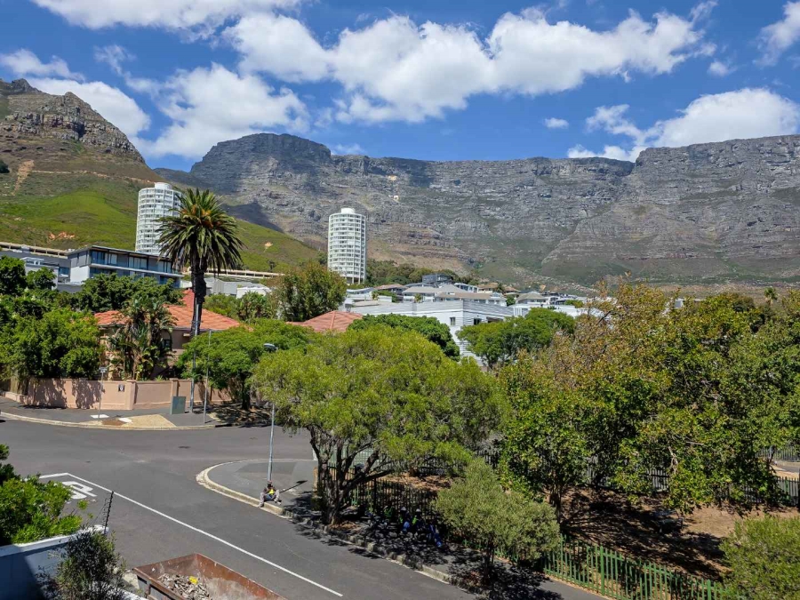 2 Bedroom Property for Sale in Vredehoek Western Cape